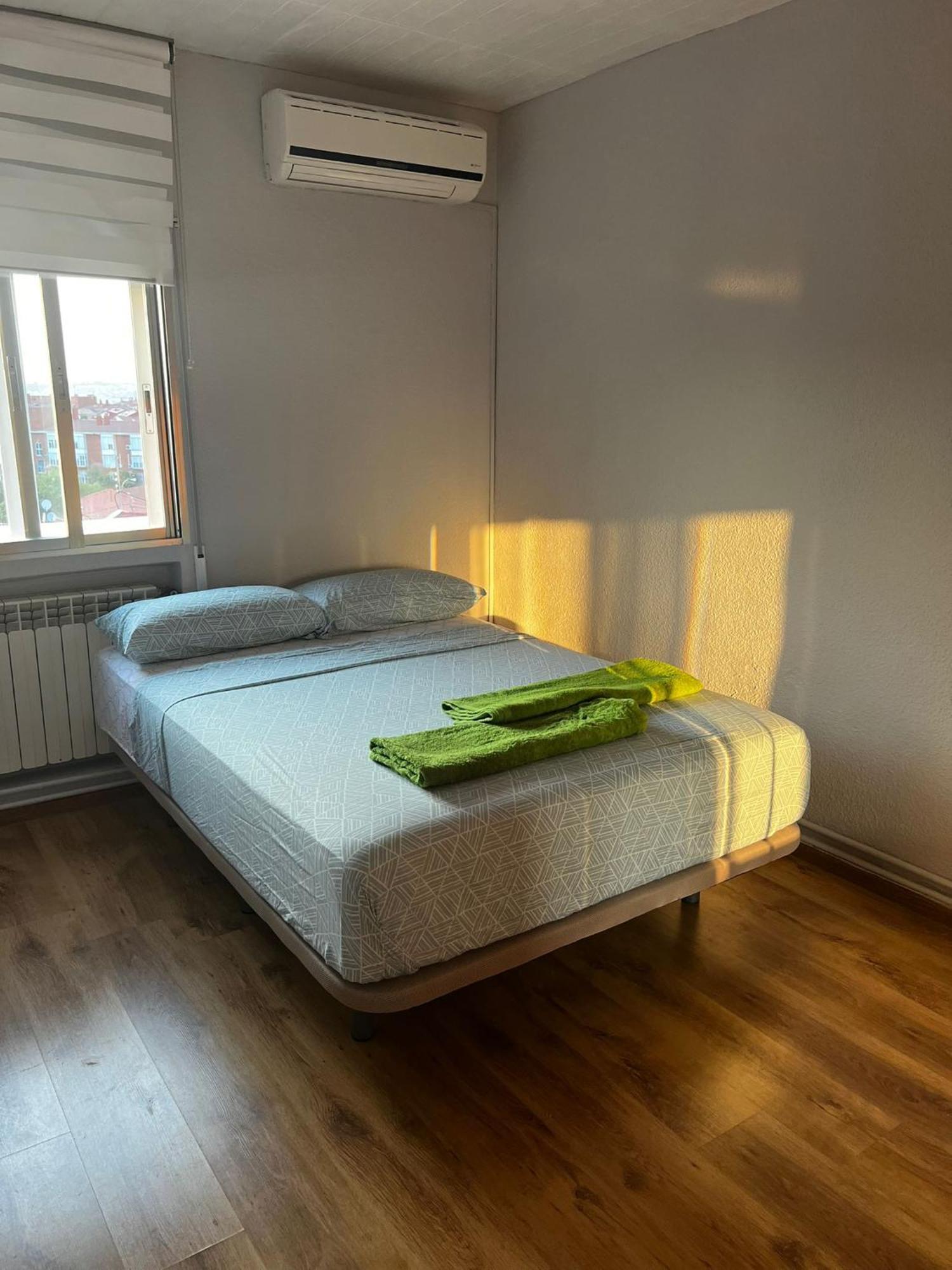 Bed Vallecas Hotel Madrid Buitenkant foto