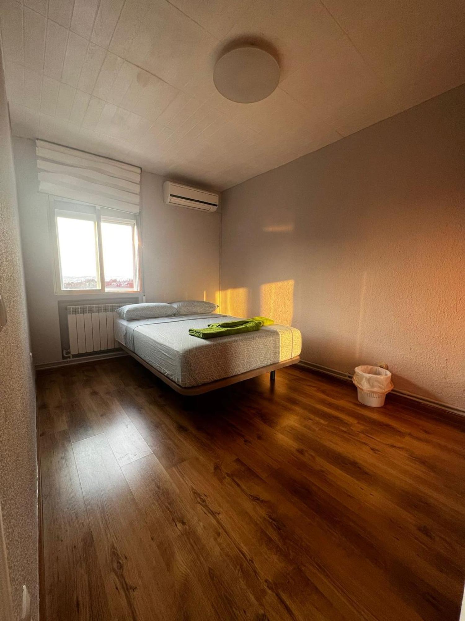 Bed Vallecas Hotel Madrid Buitenkant foto